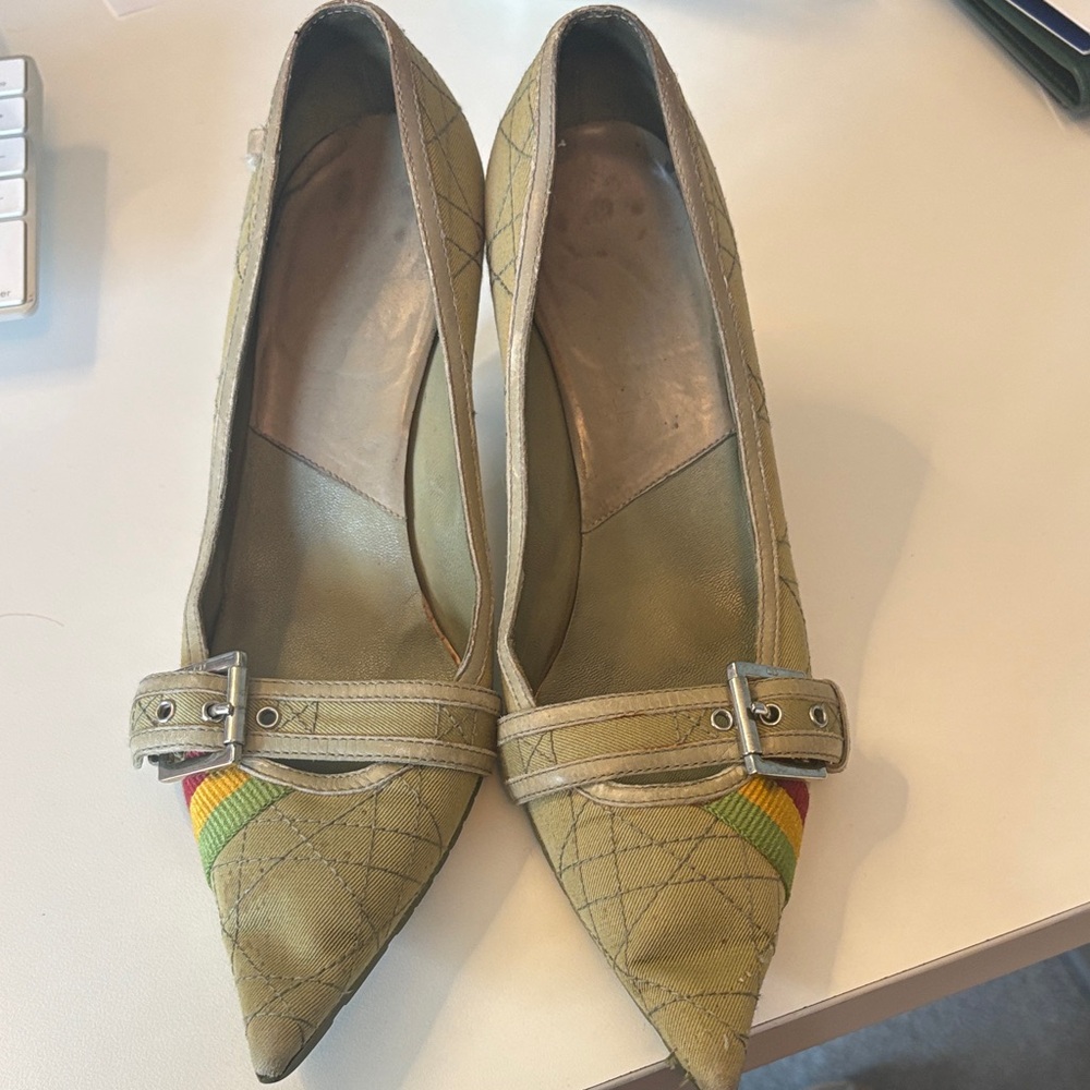 Koi Olive Heels with Buckle and Stripe Detail